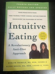 Intuitive Eating, 4th Edition : A Revolutionary Anti-Diet Approach by Evelyn…