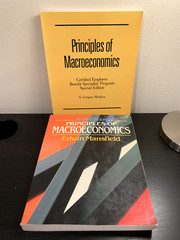 Principles of Macroeconomics (6th Edition) Paperback+Special Edition Mankiw Book
