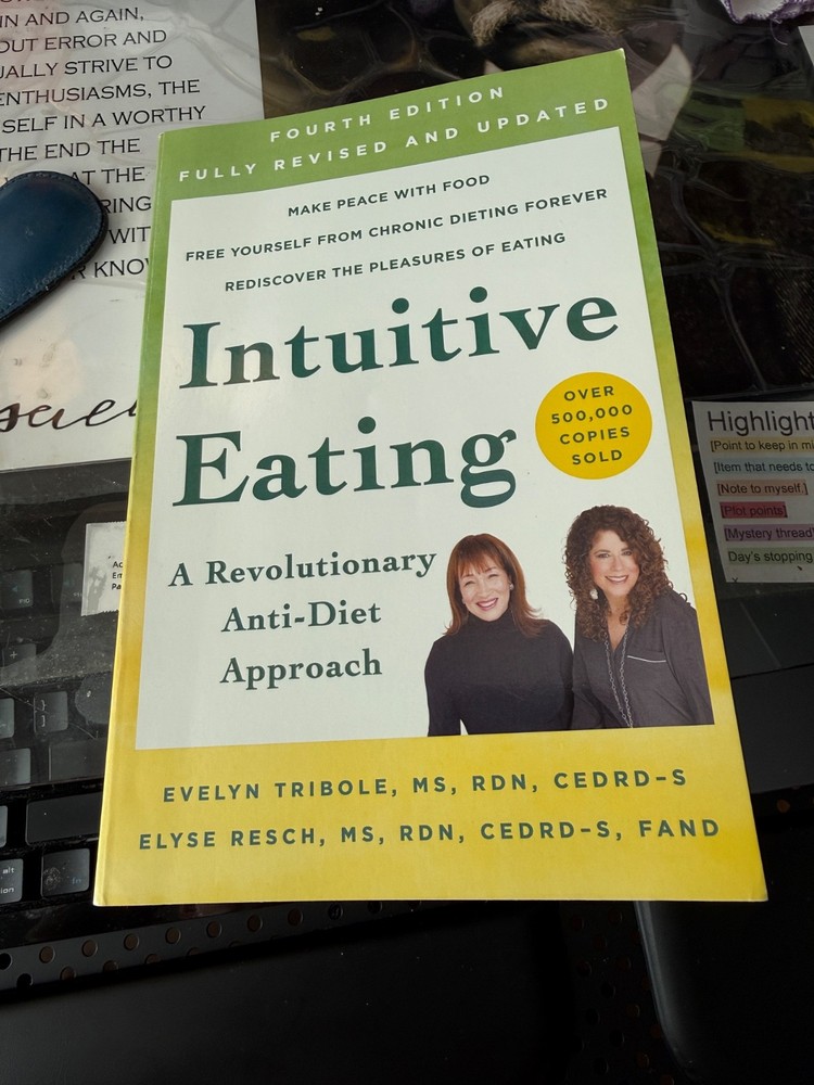 Intuitive Eating, 4th Edition : A Revolutionary Anti-Diet Approach by Evelyn…