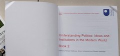OPEN UNIVERSITY DD211 Understanding politics 2nd edition VERY GOOD CONDITION