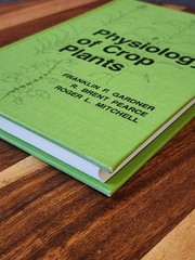 Physiology of Crop Plants – Gardner, Pearce, & Mitchell – Hardcover 1st Ed. 1985