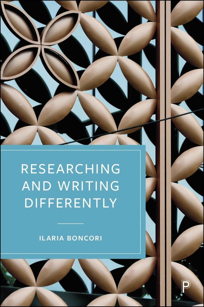 Researching and Writing Differently by Ilaria Boncori Paperback Book