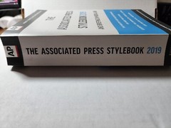 The Associated Press Stylebook 2019, Paperback ISBN 978-1-5416-9989-2