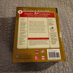 CompTIA A+ Certification Exam Guide 9th Edition CD INCLUDED (Mike Meyers)