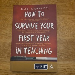 How to Survive Your First Year in Teaching by Sue Cowley (2003, Uk-Trade Paper)