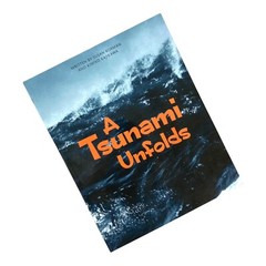 A TSUNAMI UNFOLDS 2016 Kimiko Kajik & Susan Korman Paperback 2016 VERY GOOD