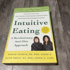 Intuitive Eating, 4th Edition : A Revolutionary Anti-Diet Approach by Elyse…