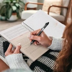 52-Week Women’s Daily Bible Study Plan Spiral-Bound One Year Workbook note book