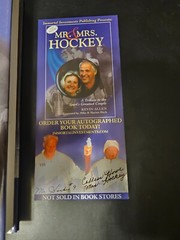 2004 MR & MRS HOCKEY COLLECTOR’S EDITION AUTOGRAPHED BOOK GORDIE HOWE SIGNED COA