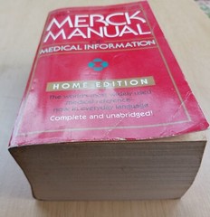 The Merck Manual of Medical Information by Robert Berkow (2000, Trade Paperback)