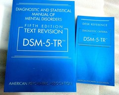 DSM-5 TR Paperback+DESK reference from DSM-5-TR 5th Edition Paperback Combo