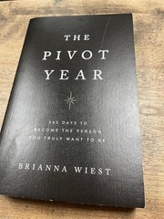 The Pivot Year – Perfect Paperback Brianna Wiest