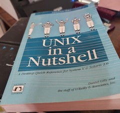UNIX in a Nutshell (O’reilly) :Desktop Quick Reference for System V & Solaris 2.
