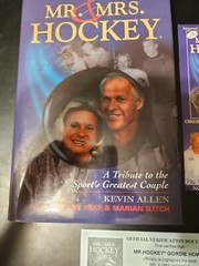 2004 MR & MRS HOCKEY COLLECTOR’S EDITION AUTOGRAPHED BOOK GORDIE HOWE SIGNED COA